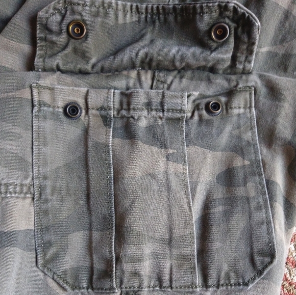 MUSCLE ALIVE WOMEN'S PLUS SIZE 3XL GREEN CAMOUFLAGE CARGO SHORTS STRAIGHT AHEAD - Picture 6 of 13